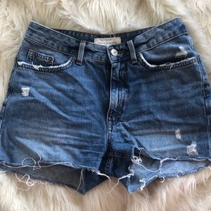 H&M distressed denim short
